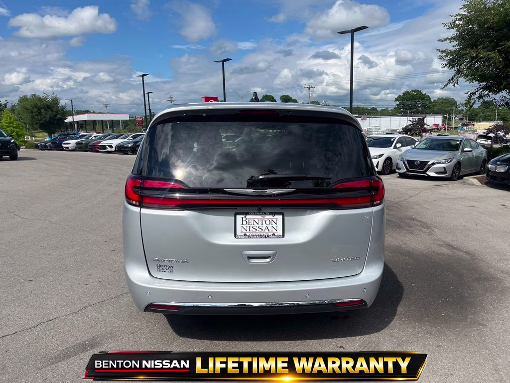 2026 Silver Mist Clearcoat Chrysler Pacifica Limited FWD Van