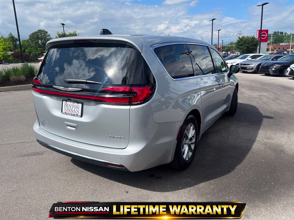 2026 Silver Mist Clearcoat Chrysler Pacifica Limited FWD Van