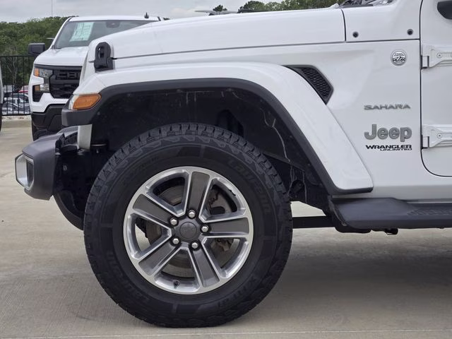 2019 Bright White Clearcoat Jeep Wrangler Unlimited Sahara 4X4 SUV