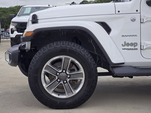 2019 Bright White Clearcoat Jeep Wrangler Unlimited Sahara 4X4 SUV