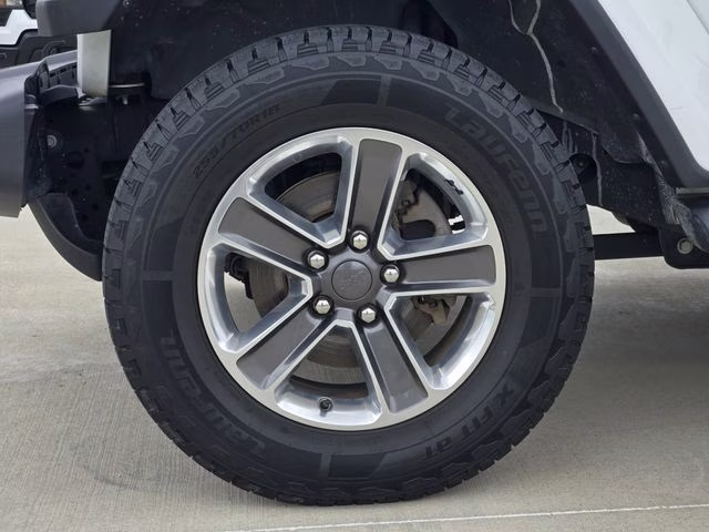 2019 Bright White Clearcoat Jeep Wrangler Unlimited Sahara 4X4 SUV