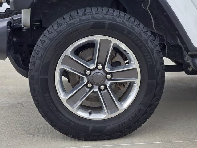2019 Bright White Clearcoat Jeep Wrangler Unlimited Sahara 4X4 SUV