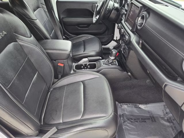 2019 Bright White Clearcoat Jeep Wrangler Unlimited Sahara 4X4 SUV