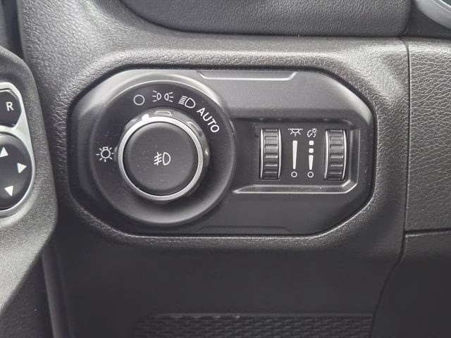2019 Bright White Clearcoat Jeep Wrangler Unlimited Sahara 4X4 SUV