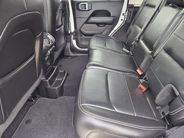 2019 Bright White Clearcoat Jeep Wrangler Unlimited Sahara 4X4 SUV