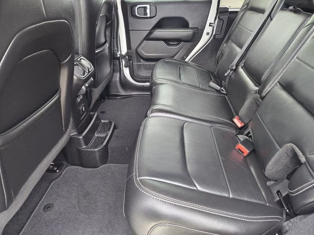 2019 Bright White Clearcoat Jeep Wrangler Unlimited Sahara 4X4 SUV