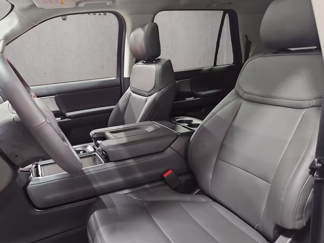 2026 Space Silver Metallic Ford Expedition Max Active 4X4 SUV