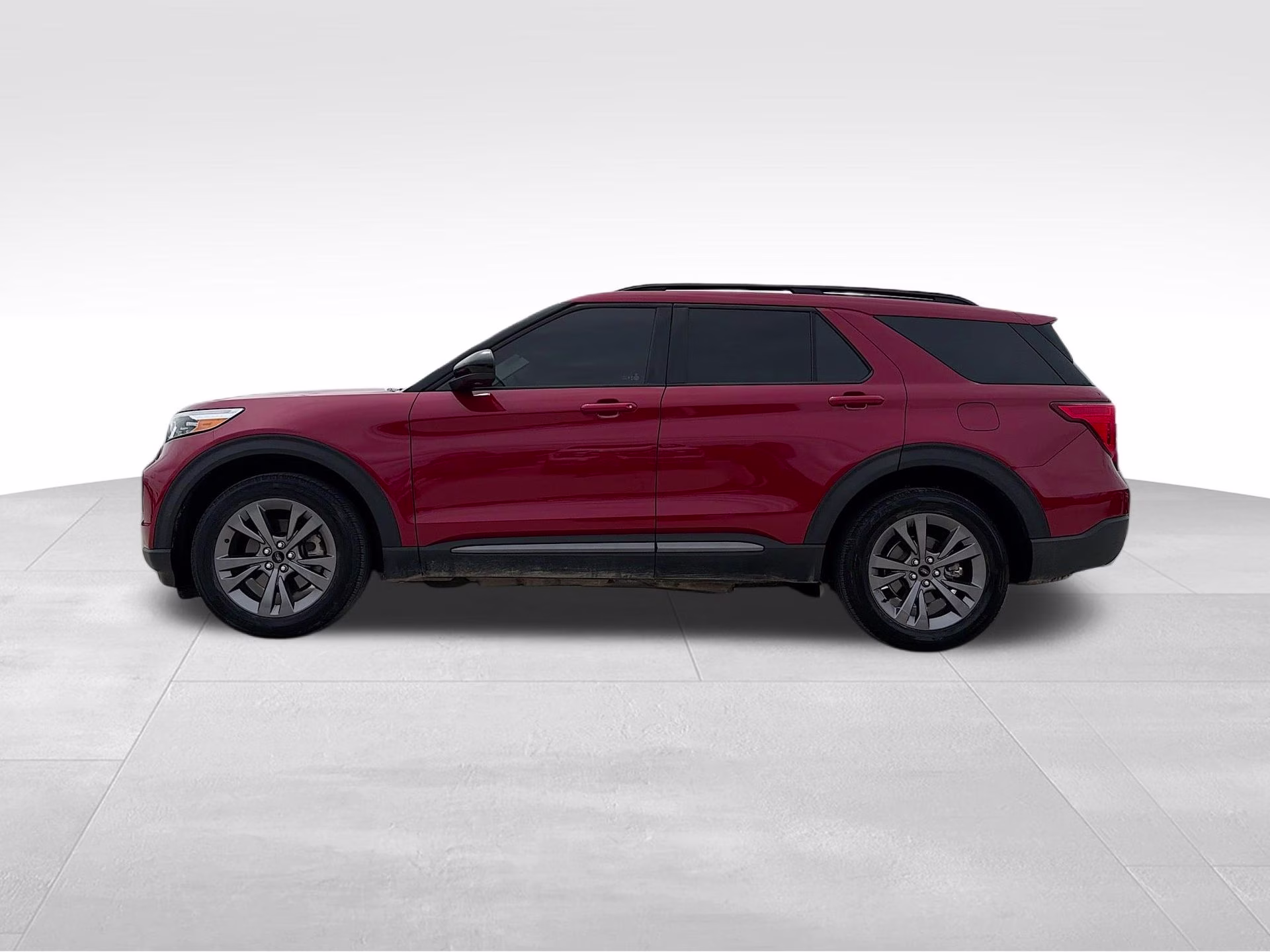 2022 Rapid Red Metallic Tinted Clearcoat Ford Explorer XLT 4X4 SUV