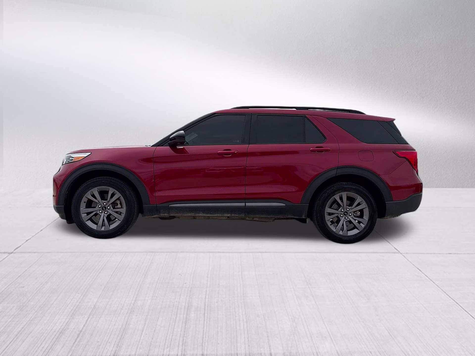2022 Rapid Red Metallic Tinted Clearcoat Ford Explorer XLT 4X4 SUV