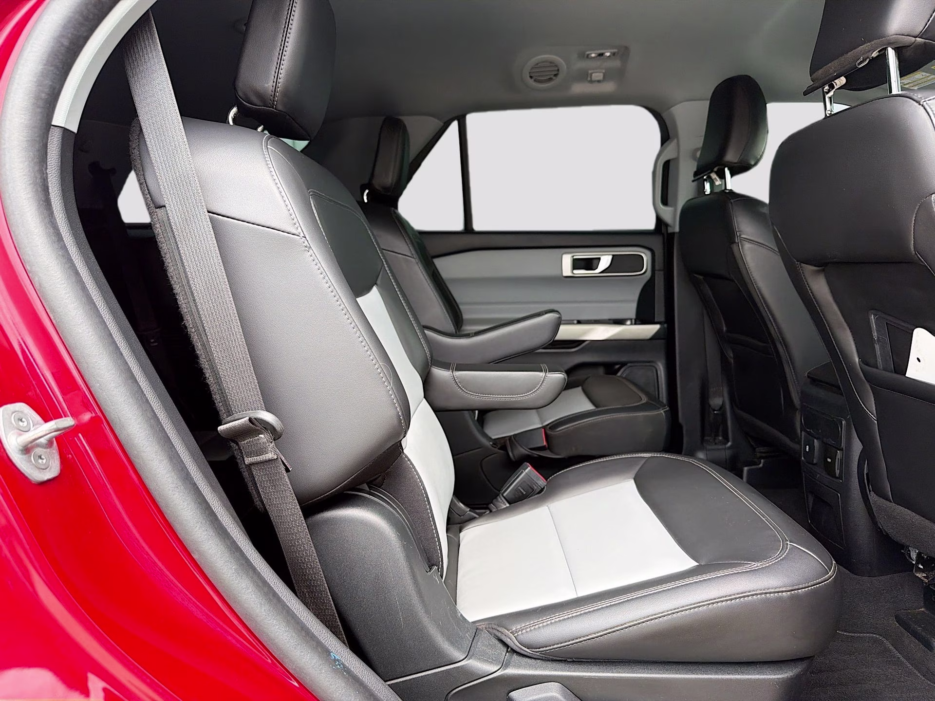 2022 Rapid Red Metallic Tinted Clearcoat Ford Explorer XLT 4X4 SUV