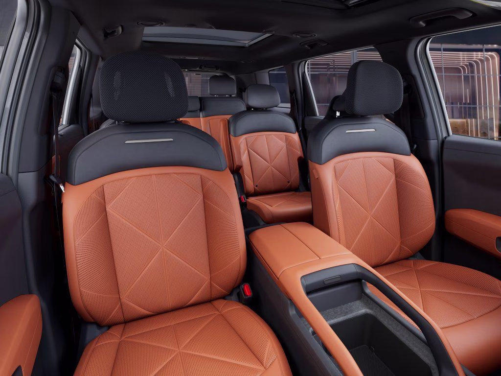 2027 White Pearl Kia Telluride Hybrid SX FWD SUV