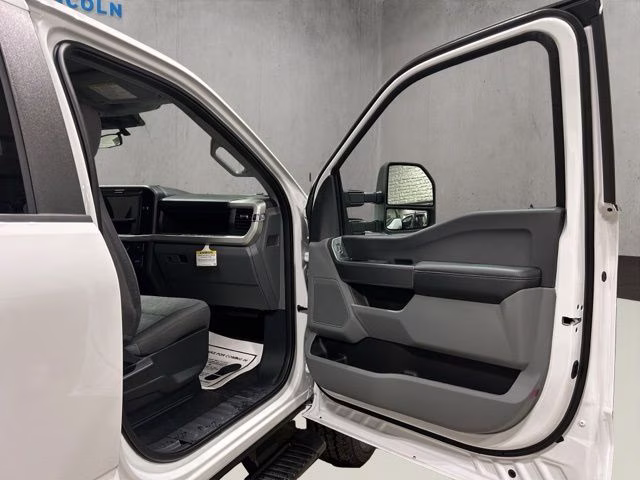 2026 Oxford White Ford Super Duty F-250 SRW XL 4X4 Truck