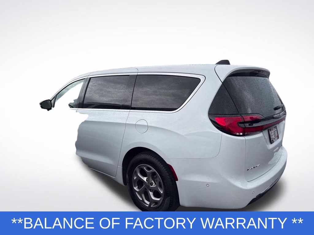 2024 Bright White Clearcoat Chrysler Pacifica Limited FWD Van