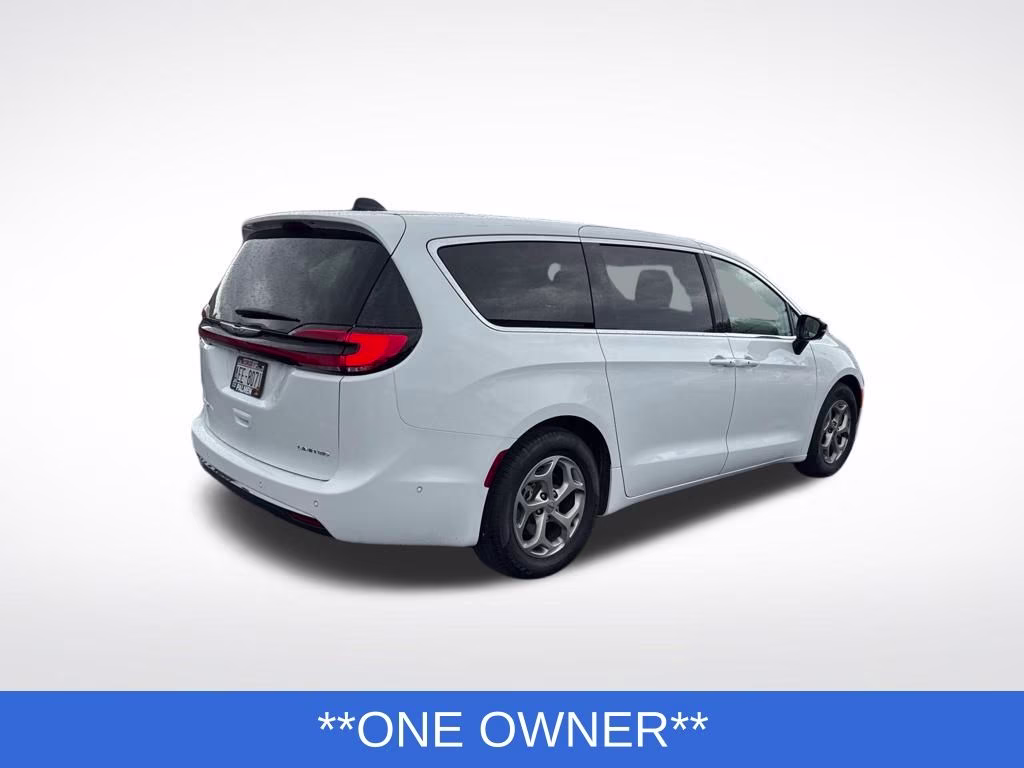 2024 Bright White Clearcoat Chrysler Pacifica Limited FWD Van