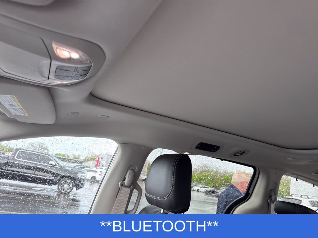 2024 Bright White Clearcoat Chrysler Pacifica Limited FWD Van