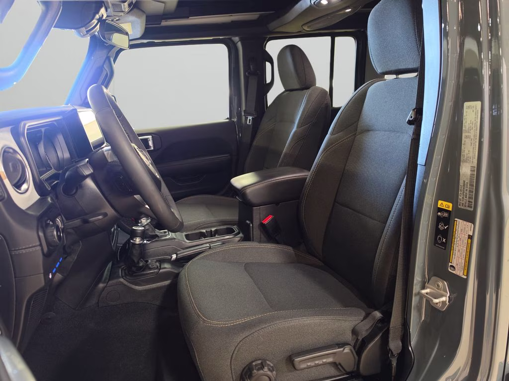2025 Anvil Clear Coat Jeep Wrangler 4xe Sahara 4X4 SUV