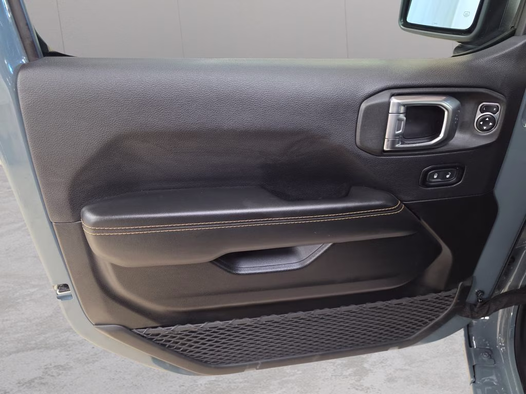2025 Anvil Clear Coat Jeep Wrangler 4xe Sahara 4X4 SUV