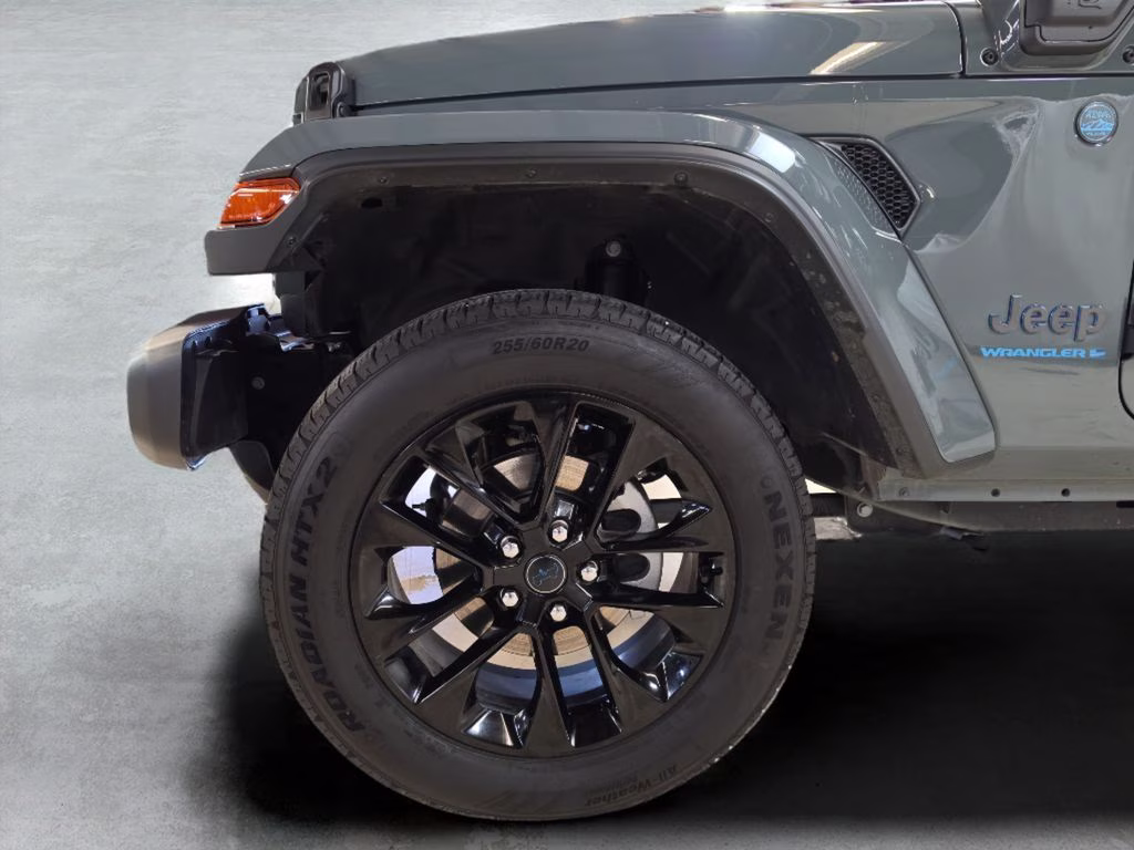 2025 Anvil Clear Coat Jeep Wrangler 4xe Sahara 4X4 SUV