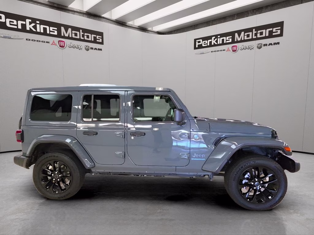 2025 Anvil Clear Coat Jeep Wrangler 4xe Sahara 4X4 SUV