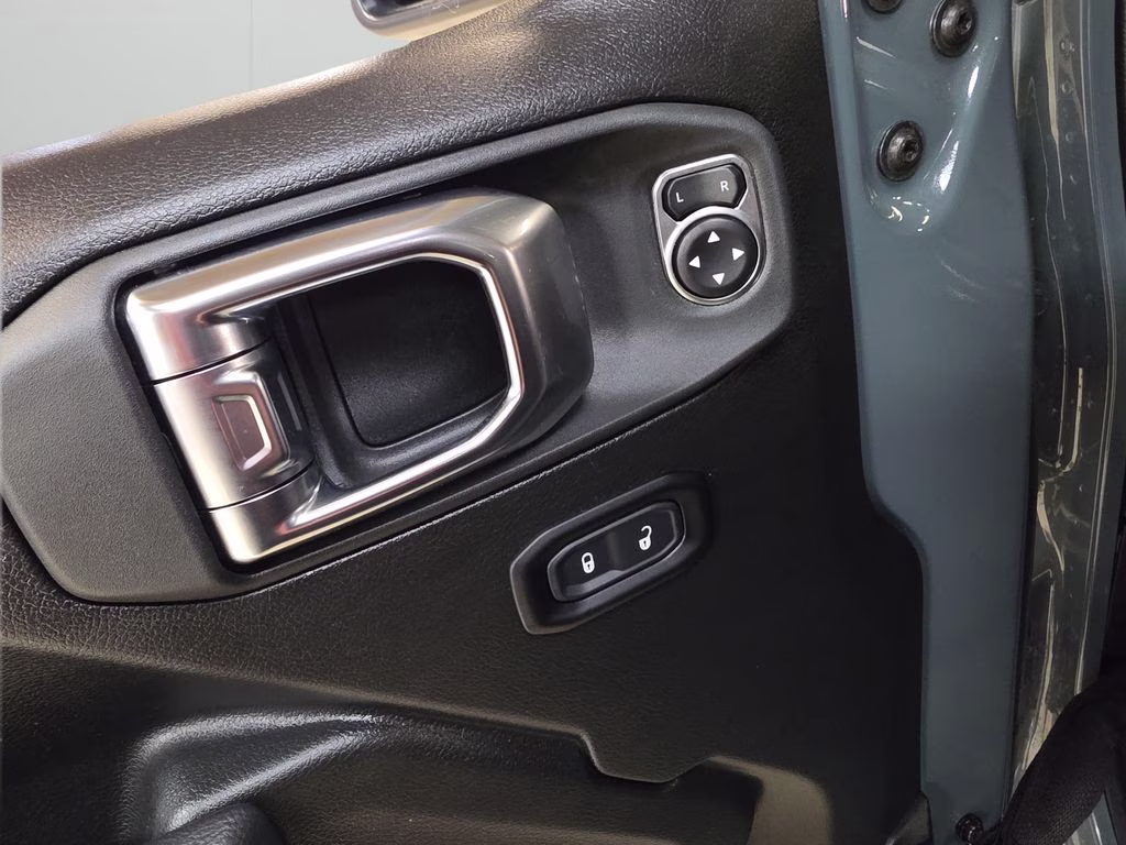 2025 Anvil Clear Coat Jeep Wrangler 4xe Rubicon 4X4 SUV