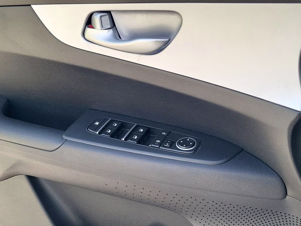 2023 Snow White Pearl Kia Forte LXS FWD Sedan