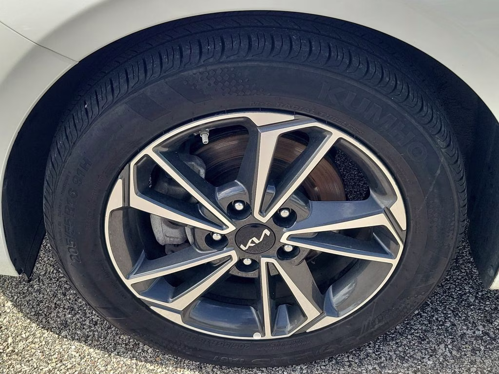 2023 Snow White Pearl Kia Forte LXS FWD Sedan