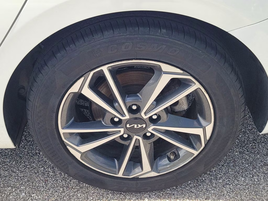 2023 Snow White Pearl Kia Forte LXS FWD Sedan