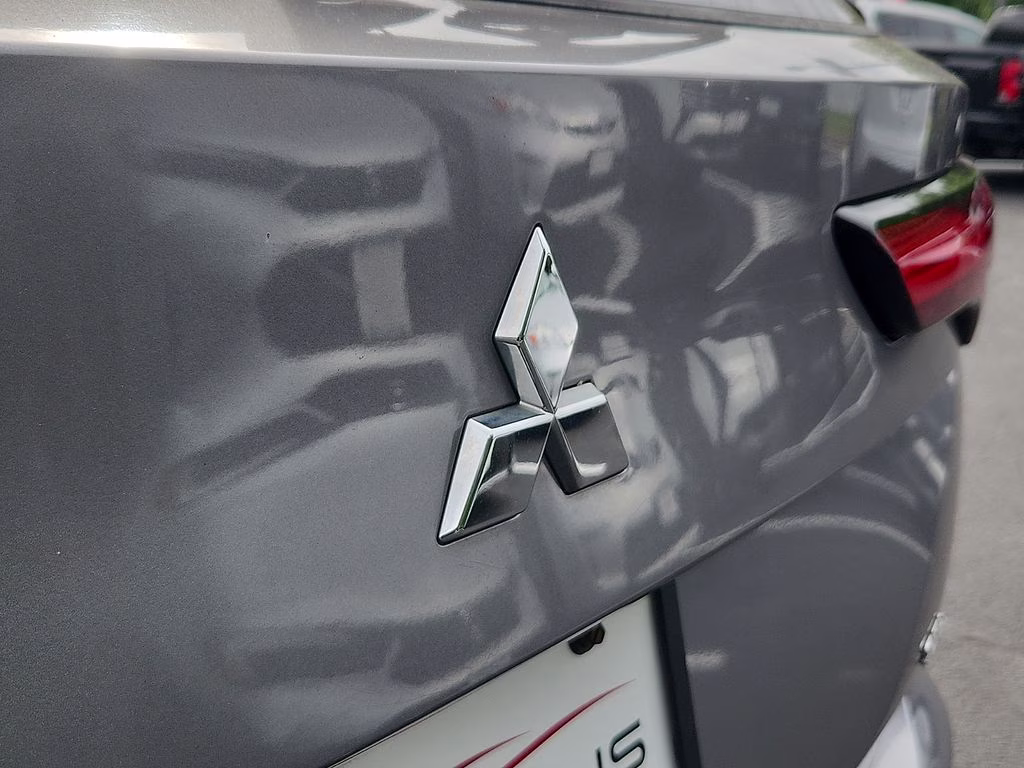 2022 Mercury Gray Metallic Mitsubishi Outlander SEL 4X4 SUV