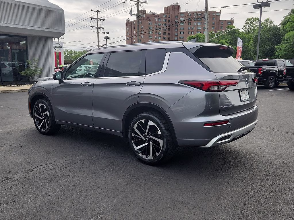 2022 Mercury Gray Metallic Mitsubishi Outlander SEL 4X4 SUV