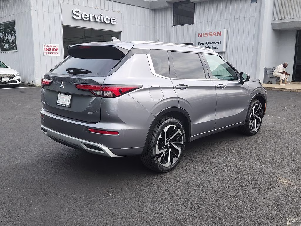 2022 Mercury Gray Metallic Mitsubishi Outlander SEL 4X4 SUV
