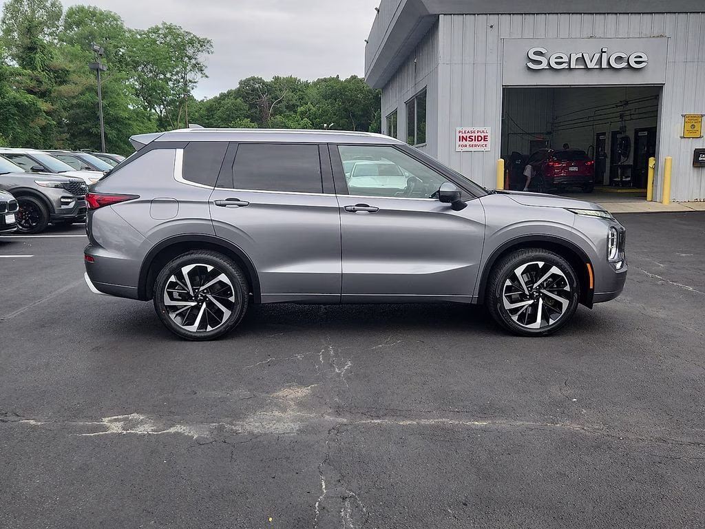 2022 Mercury Gray Metallic Mitsubishi Outlander SEL 4X4 SUV