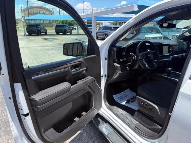 2025 Summit White Chevrolet Silverado 1500 LT 4X4 Truck