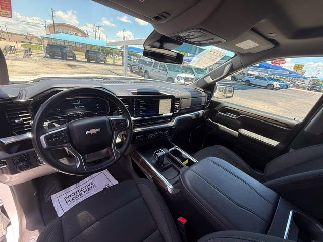 2025 Summit White Chevrolet Silverado 1500 LT 4X4 Truck