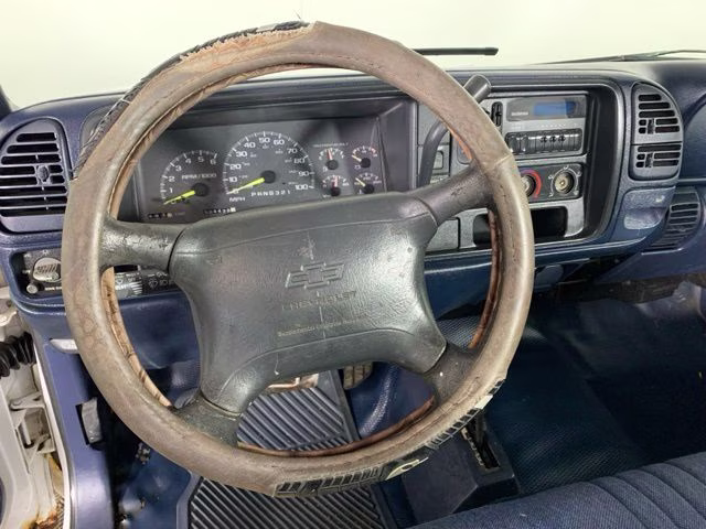 1997 Summit White Chevrolet C/K 1500 Base 4X4 Truck