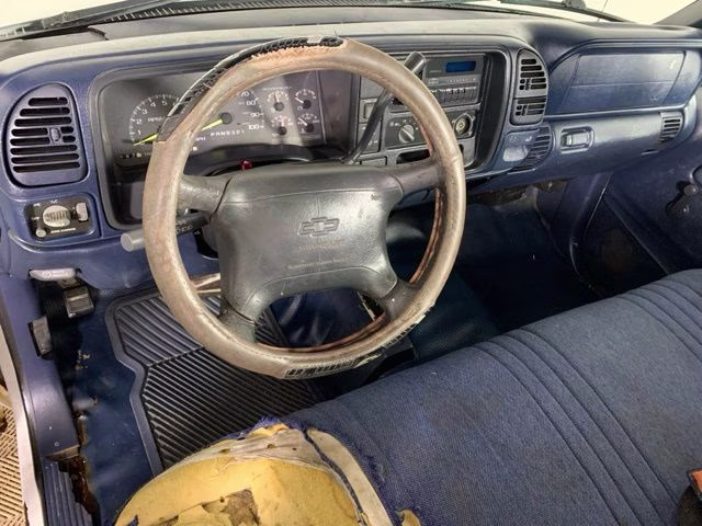 1997 Summit White Chevrolet C/K 1500 Base 4X4 Truck