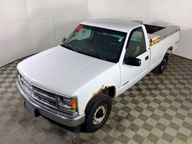 1997 Summit White Chevrolet C/K 1500 Base 4X4 Truck