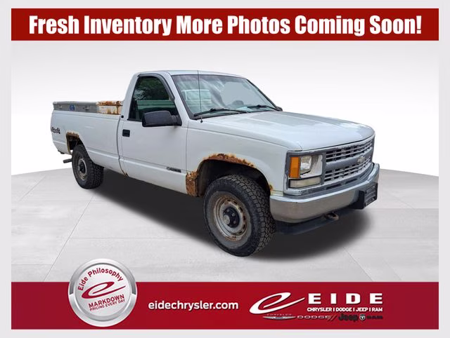 1997 Summit White Chevrolet C/K 1500 Base 4X4 Truck