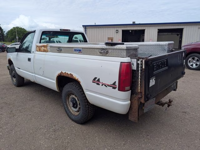 1997 Summit White Chevrolet C/K 1500 Base 4X4 Truck