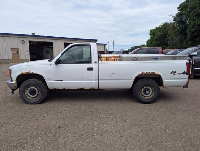 1997 Summit White Chevrolet C/K 1500 Base 4X4 Truck