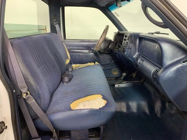 1997 Summit White Chevrolet C/K 1500 Base 4X4 Truck