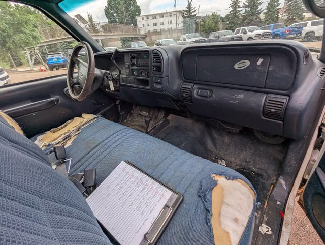 1997 Summit White Chevrolet C/K 1500 Base 4X4 Truck