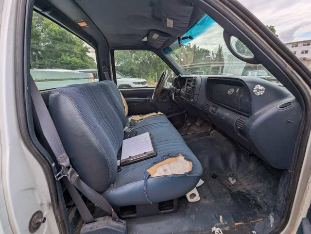 1997 Summit White Chevrolet C/K 1500 Base 4X4 Truck