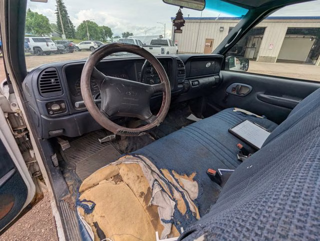 1997 Summit White Chevrolet C/K 1500 Base 4X4 Truck