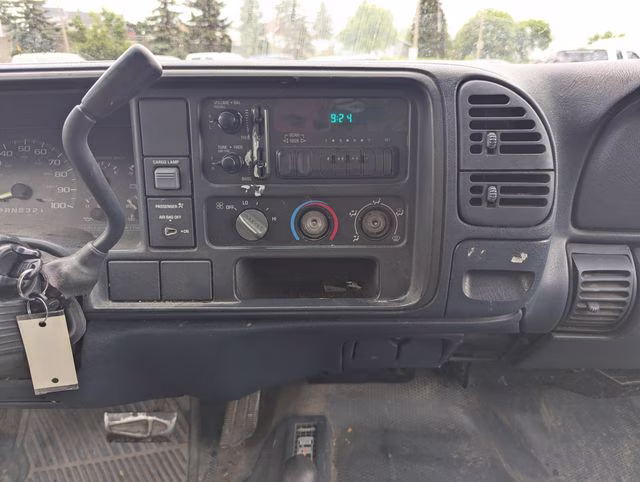 1997 Summit White Chevrolet C/K 1500 Base 4X4 Truck