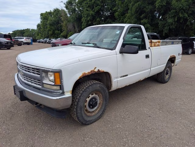 1997 Summit White Chevrolet C/K 1500 Base 4X4 Truck