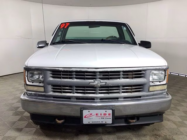 1997 Summit White Chevrolet C/K 1500 Base 4X4 Truck