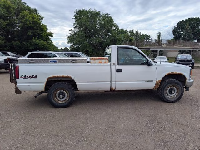 1997 Summit White Chevrolet C/K 1500 Base 4X4 Truck