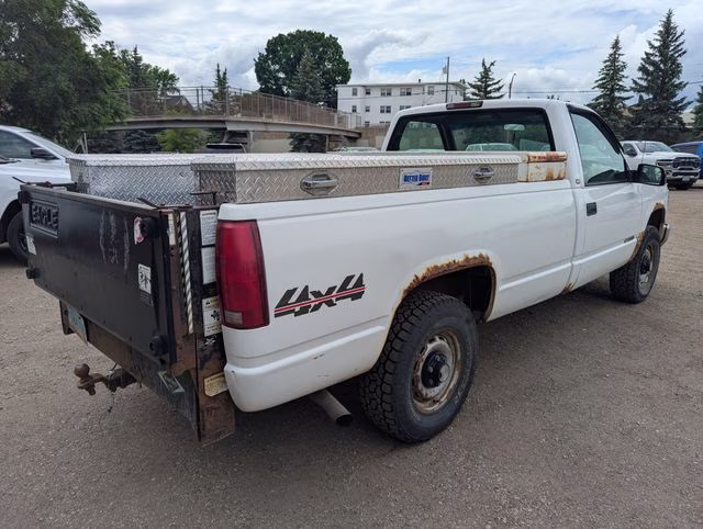 1997 Summit White Chevrolet C/K 1500 Base 4X4 Truck