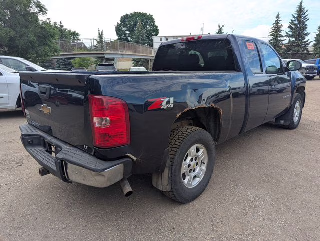 2009 Black Granite Metallic Chevrolet Silverado 1500 LT 4X4 Truck