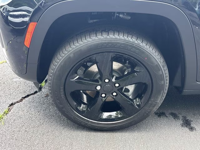 2026 Diamond Black Crystal Pearlcoat Jeep Grand Cherokee Limited RWD SUV